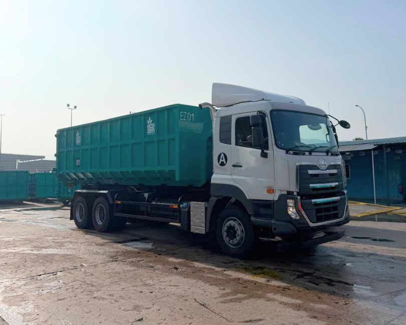 An Eco Zen hook-lift lorry carrying bin EZ01